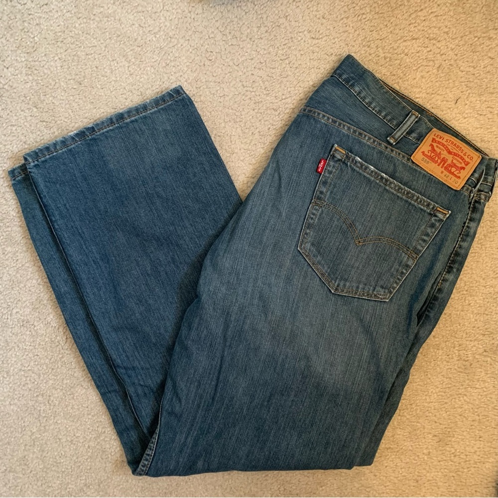 Levi's Strauss Medium Wash 100% Cotton Jeans Style 559 Relaxed Straight 42 x 30